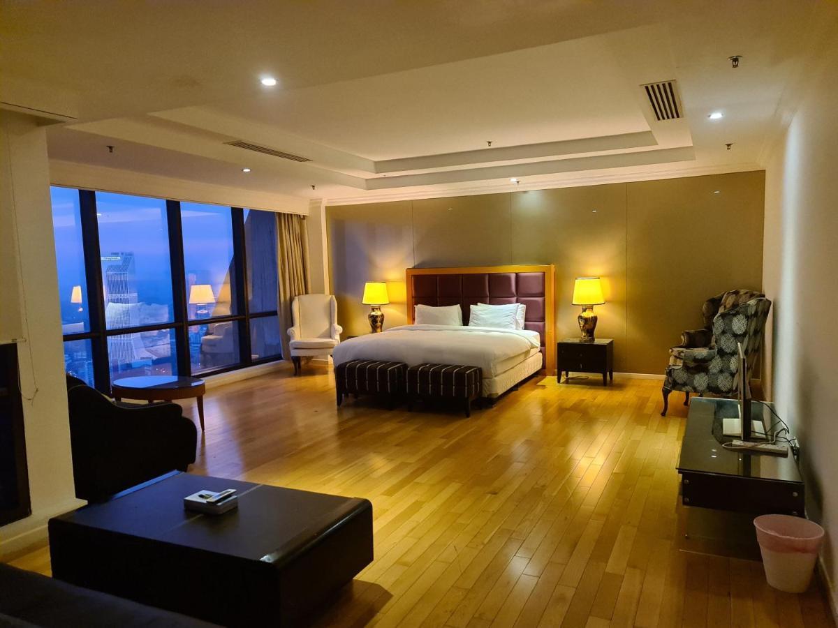 Raymond Suites At Berjaya Times Square Kuala Lumpur Exterior photo